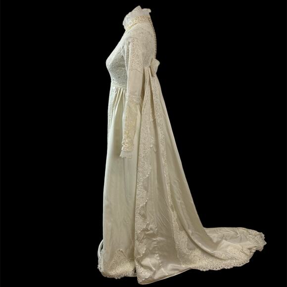 Vintage 1970’s Alfred Angelo Orginal Wedding Dress - Picture 4 of 9